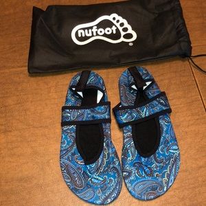 Futsole Rugged By Nufoot in Paisley Pattern w/ Bag